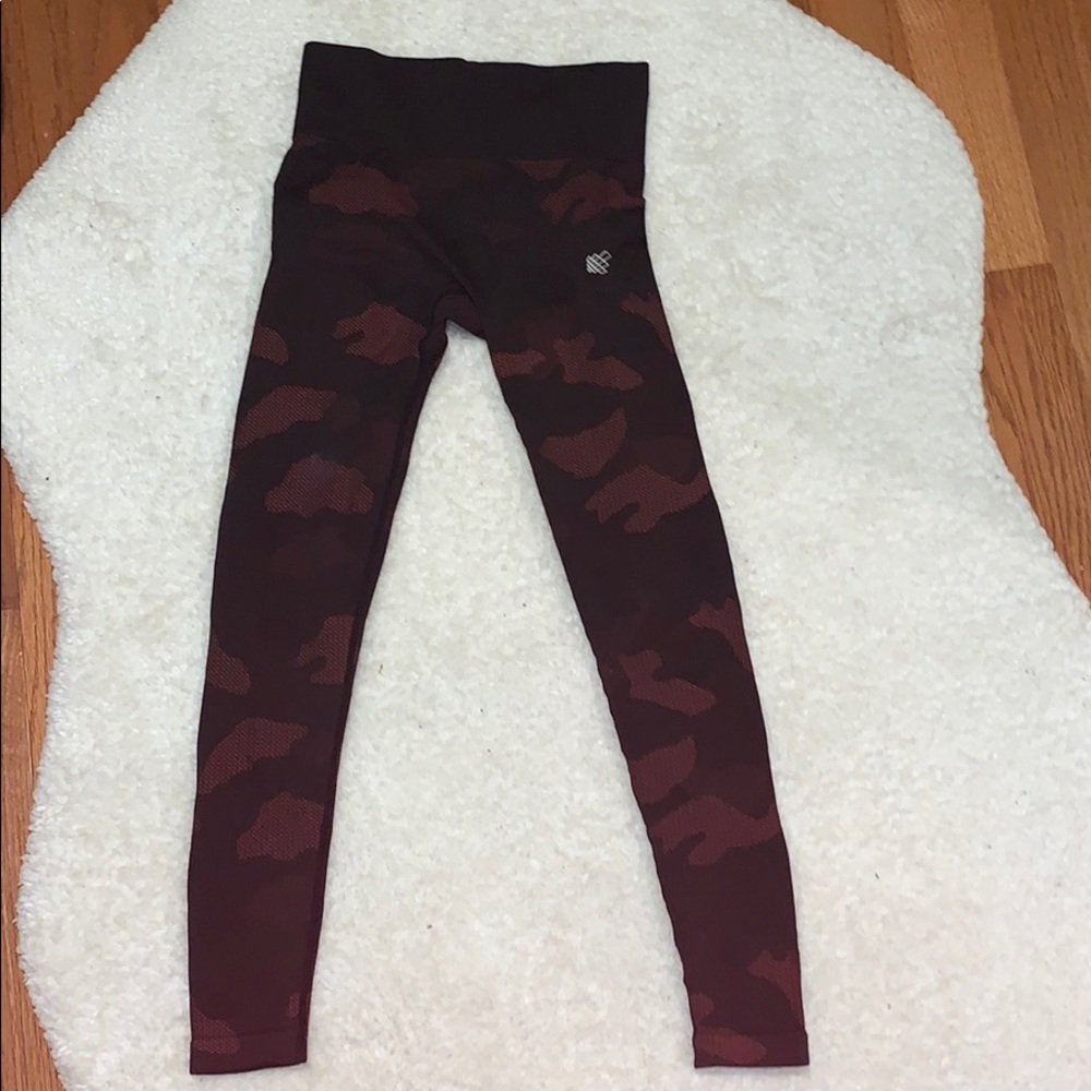 Jen North black and red camo leggings